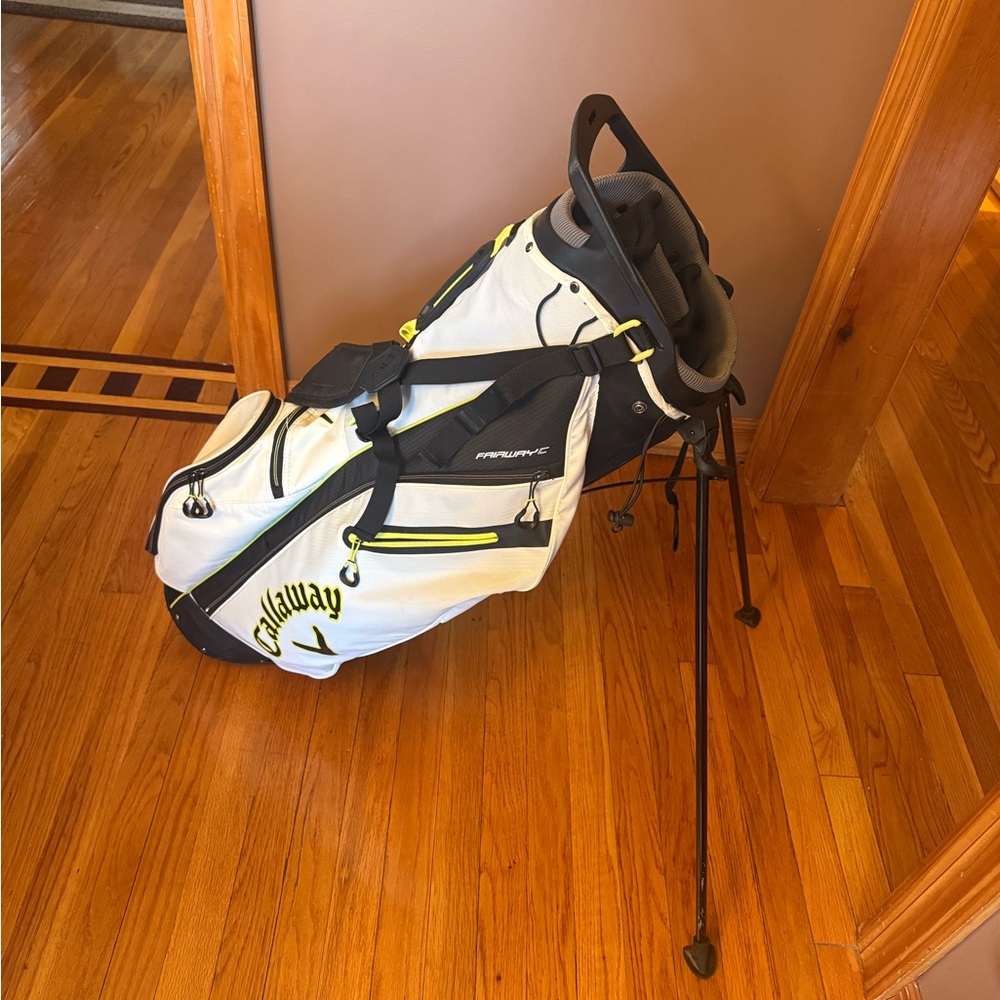 Callaway White and Black Stand Golf Bag with Yellow Accents